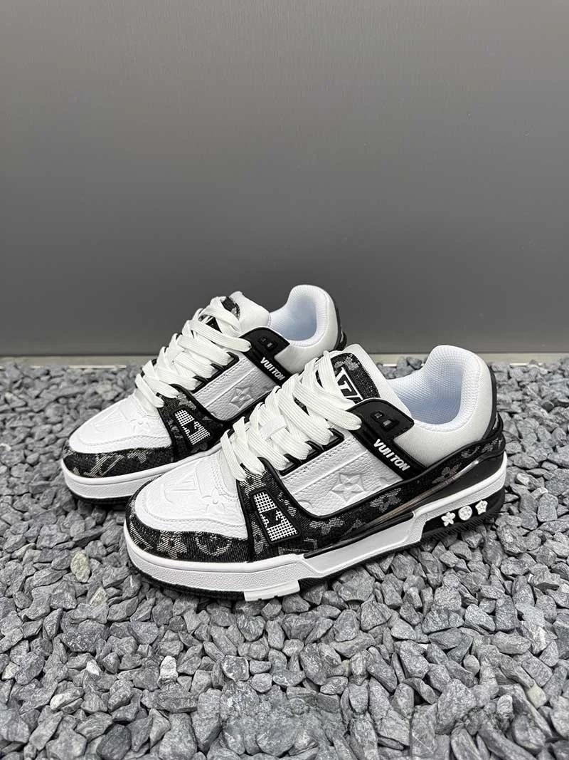 Sapatos casuais de fundo macio masculino outono 2025 novo estilo respirável anti-deslizamento sapatos esportivos de tamanho grande na moda casal sapatos de tabuleiro